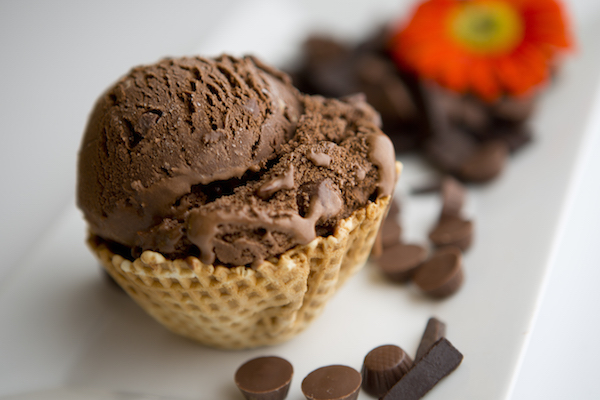 Experienced catering team arranging efficient ice cream service station for a large event, Guests enjoying made-to-order ice cream sundaes at an outdoor Oak Brook Terrace celebration, Elegant ice cream catering station serving guests at a Warrenville celebration